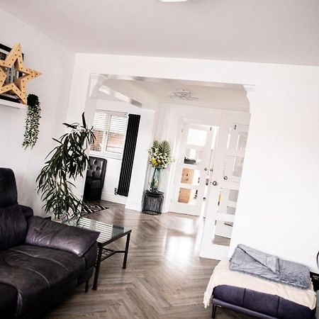 Inviting 3-Bed House In Mánchester Exterior foto